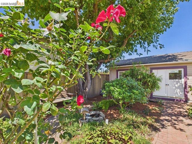 3621 Rhoda Ave, Oakland, CA 94602