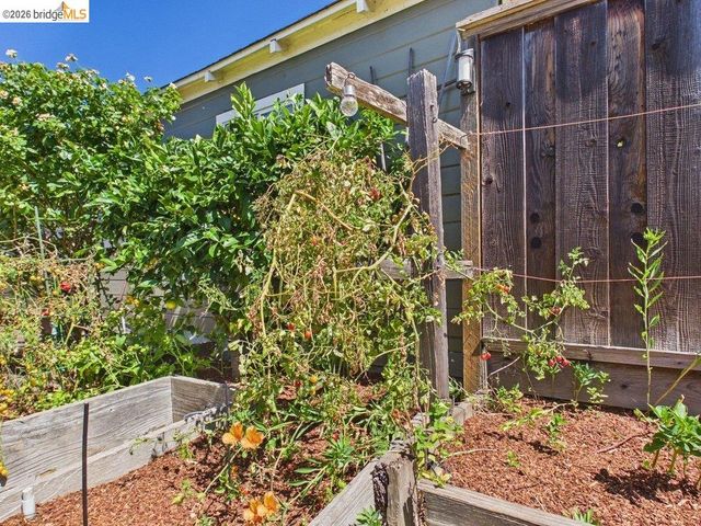3621 Rhoda Ave, Oakland, CA 94602