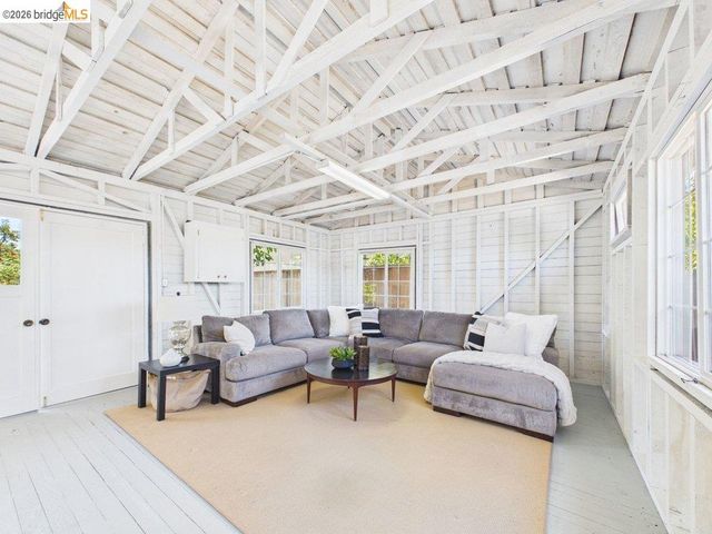 3621 Rhoda Ave, Oakland, CA 94602