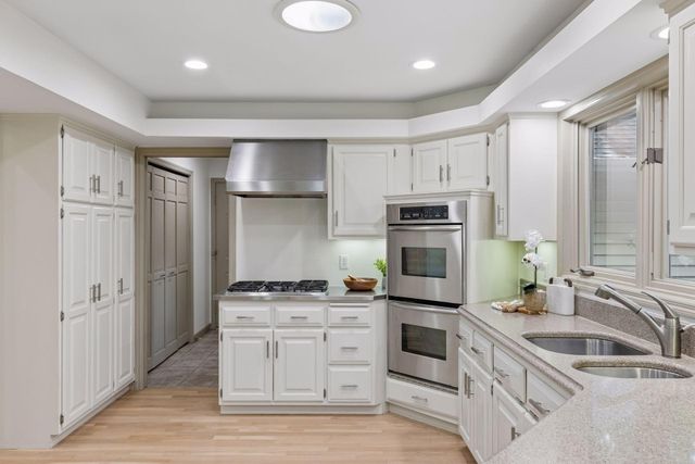 16318 Limerick Lane, Minnetonka, MN 55345