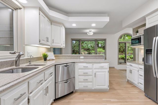 16318 Limerick Lane, Minnetonka, MN 55345