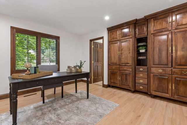 16318 Limerick Lane, Minnetonka, MN 55345