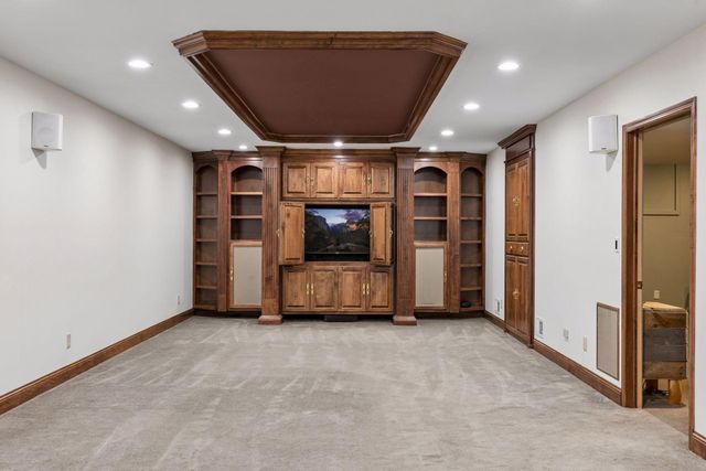 16318 Limerick Lane, Minnetonka, MN 55345
