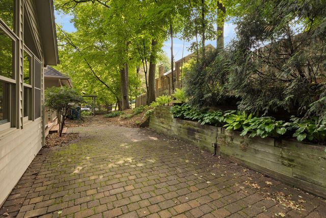 16318 Limerick Lane, Minnetonka, MN 55345
