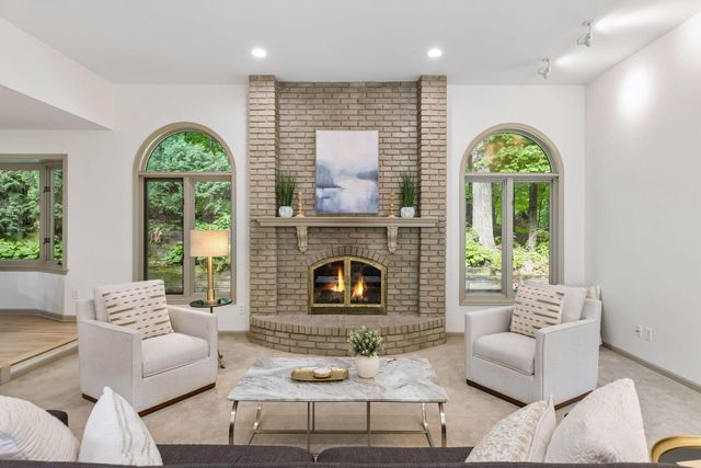 16318 Limerick Lane, Minnetonka, MN 55345