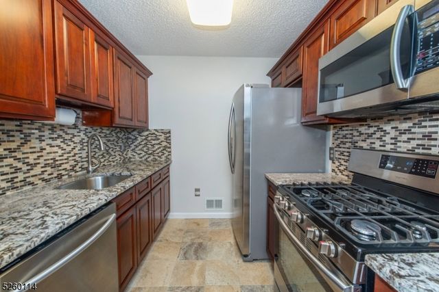 23 Heritage Ct, Montville Twp., NJ 07082