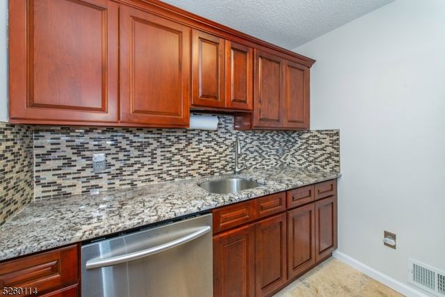 23 Heritage Ct, Montville Twp., NJ 07082