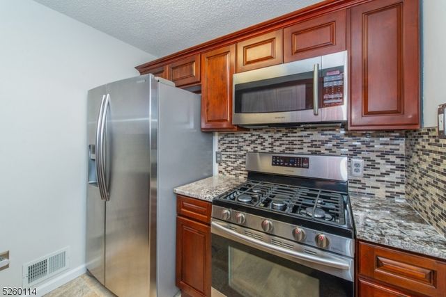 23 Heritage Ct, Montville Twp., NJ 07082