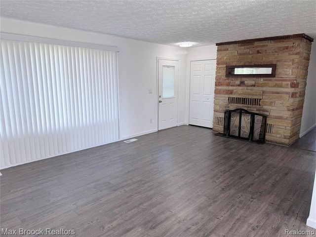 5444 Hearst Road, Shelby Twp, MI 48317