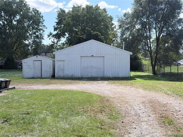 5444 Hearst Road, Shelby Twp, MI 48317