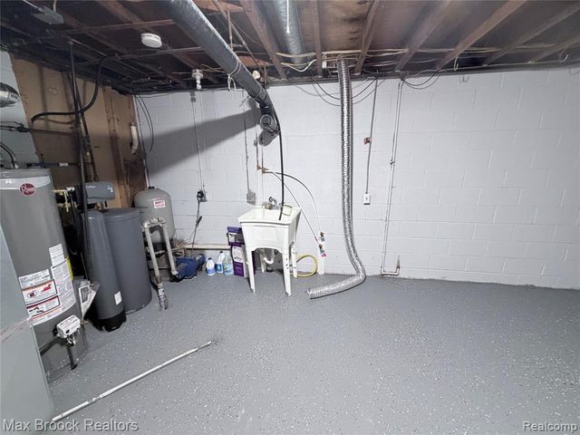 5444 Hearst Road, Shelby Twp, MI 48317