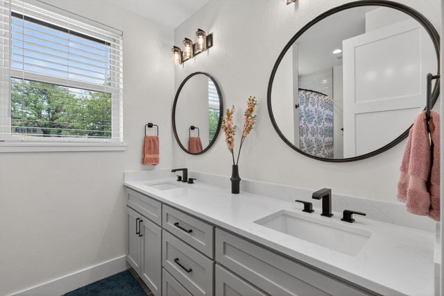 624 Broken Hills DR, Horseshoe Bay, TX 78657