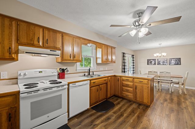 5200 Louisville Road, Salvisa, KY 40372