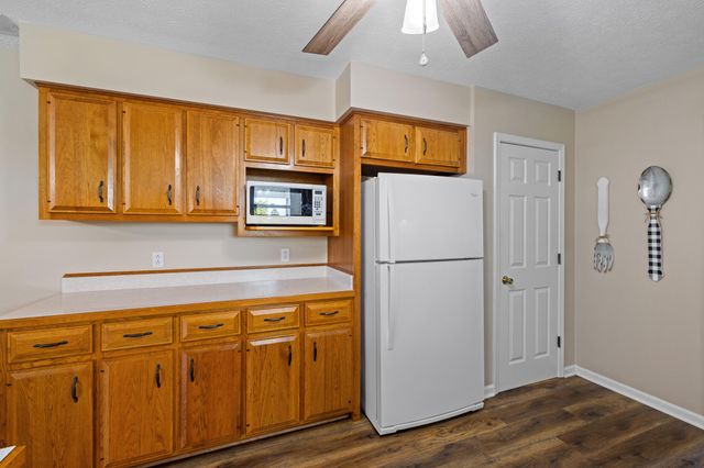 5200 Louisville Road, Salvisa, KY 40372