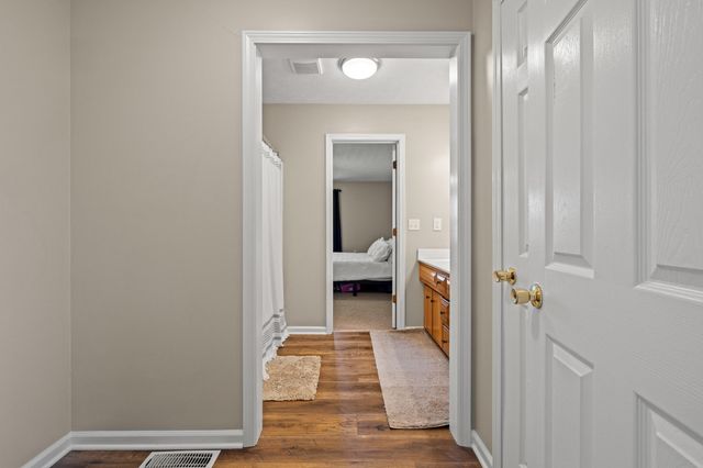 5200 Louisville Road, Salvisa, KY 40372