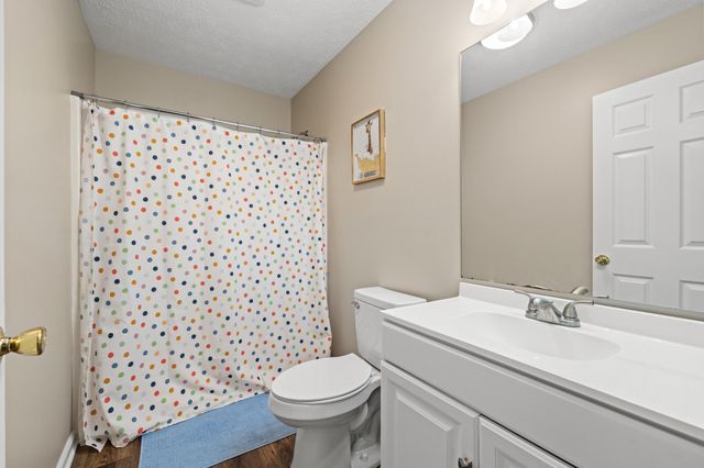 5200 Louisville Road, Salvisa, KY 40372