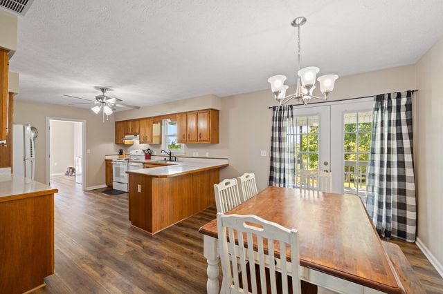 5200 Louisville Road, Salvisa, KY 40372