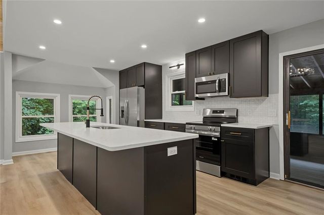 120 Emerald Cove Drive, Woodstock, GA 30189