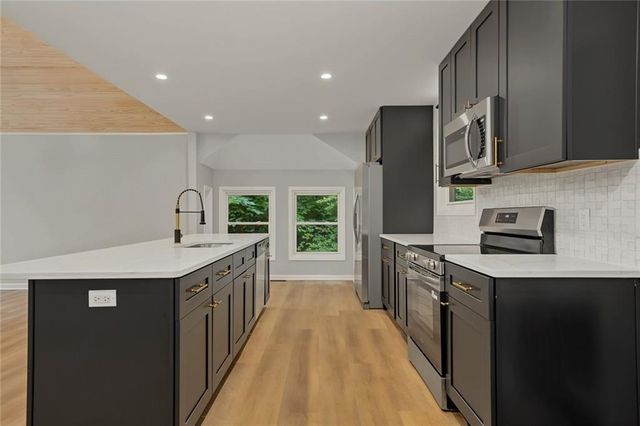 120 Emerald Cove Drive, Woodstock, GA 30189