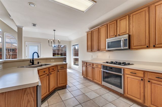 2908 Saint Vincent Drive, Mansfield, TX 76063