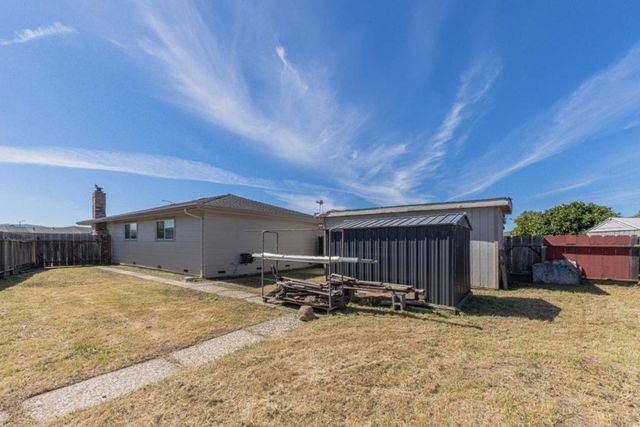 1519 Los Altos Way, Salinas, CA 93906