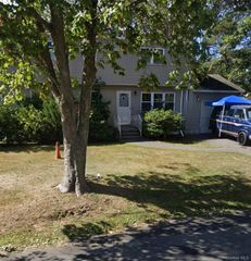 24 Floyd Street, Deer Park, NY 11729