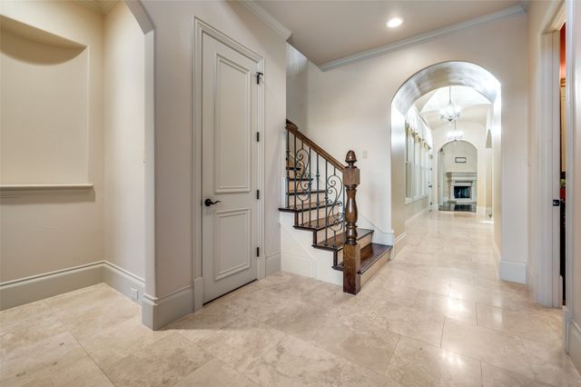 4122 Walnut Meadow Lane, Dallas, TX 75229
