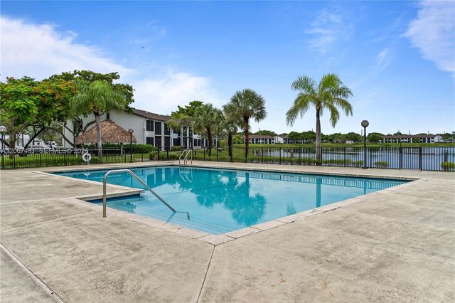 213 Lake Pointe Drive 203, Oakland Park, FL 33309