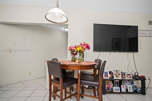 213 Lake Pointe Drive 203, Oakland Park, FL 33309