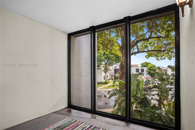 213 Lake Pointe Drive 203, Oakland Park, FL 33309
