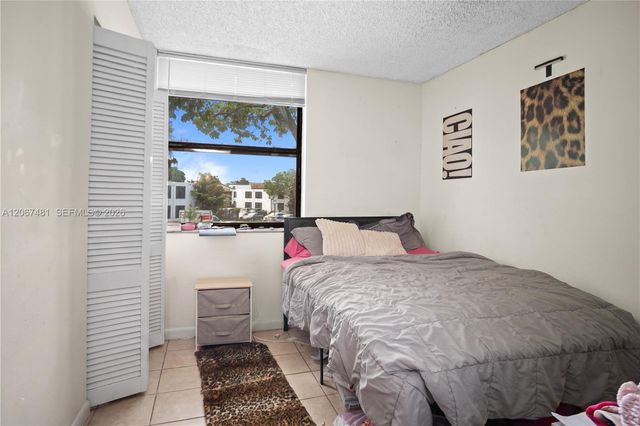 213 Lake Pointe Drive 203, Oakland Park, FL 33309