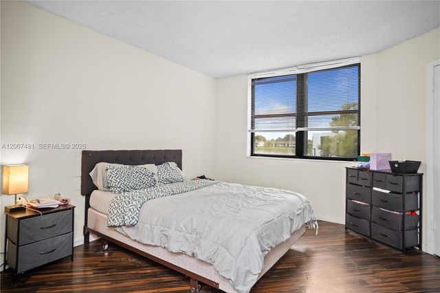 213 Lake Pointe Drive 203, Oakland Park, FL 33309