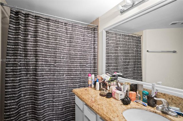 213 Lake Pointe Drive 203, Oakland Park, FL 33309