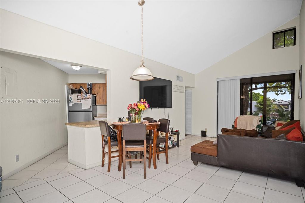 213 Lake Pointe Drive 203, Oakland Park, FL 33309