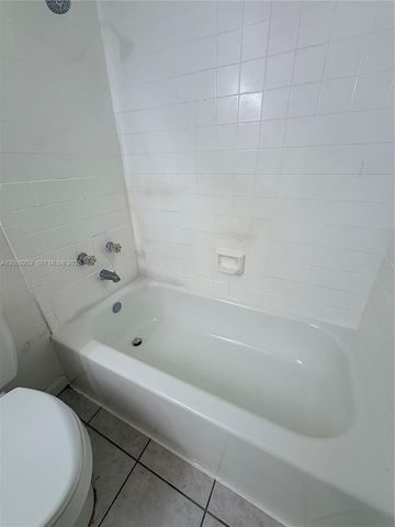 1701 NW 96th Ter 1E, Pembroke Pines, FL 33024