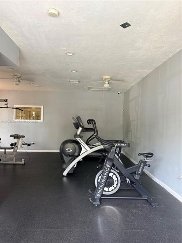 1701 NW 96th Ter 1E, Pembroke Pines, FL 33024