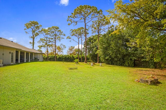 17887 N 68th St Street N, The Acreage, FL 33470