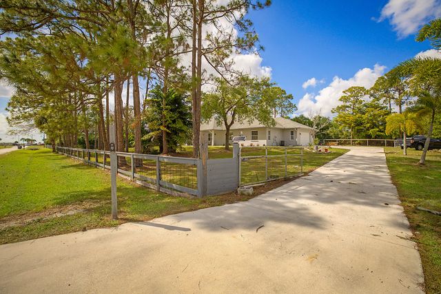 17887 N 68th St Street N, The Acreage, FL 33470