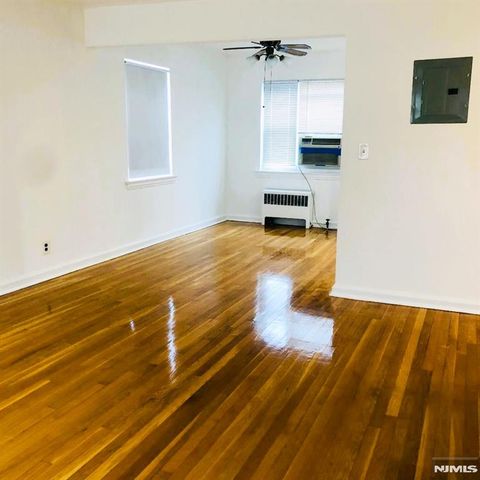 460 Clubway 43, Hackensack, NJ 07601
