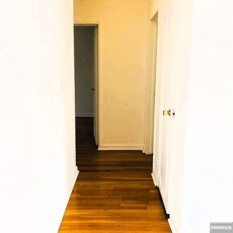 460 Clubway 43, Hackensack, NJ 07601