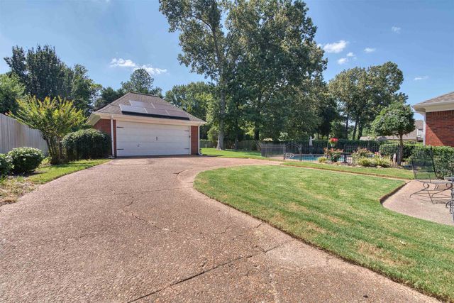 1895 WOOD OAK DR, Memphis, TN 38016