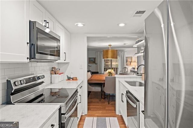 16 Ivy Ridge NE, Atlanta, GA 30342