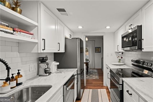 16 Ivy Ridge NE, Atlanta, GA 30342
