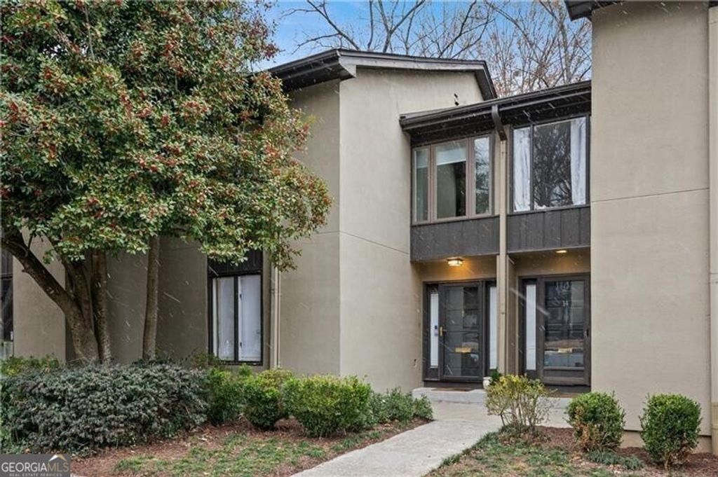 16 Ivy Ridge NE, Atlanta, GA 30342