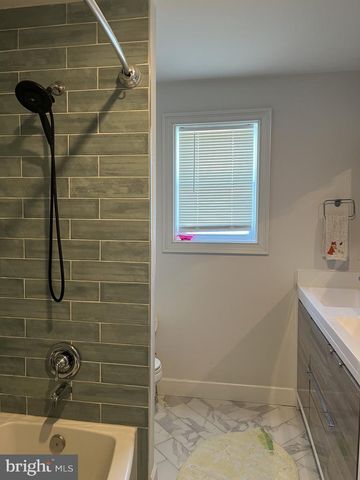 2 LEE CT, Marlton, NJ 08053