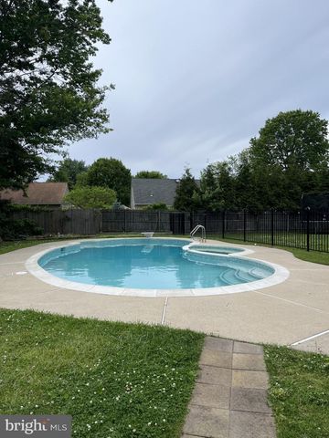 2 LEE CT, Marlton, NJ 08053