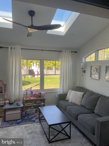 2 LEE CT, Marlton, NJ 08053