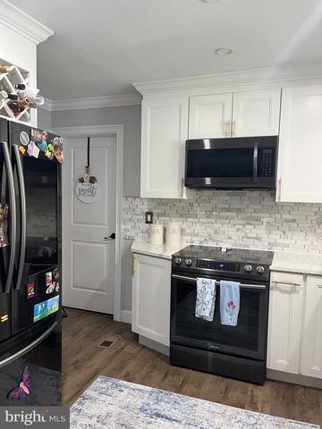 2 LEE CT, Marlton, NJ 08053