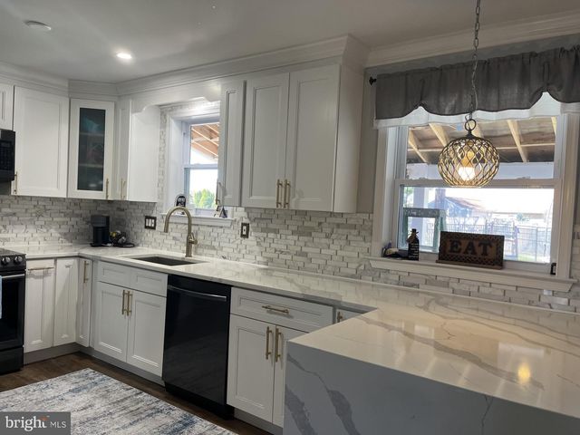 2 LEE CT, Marlton, NJ 08053
