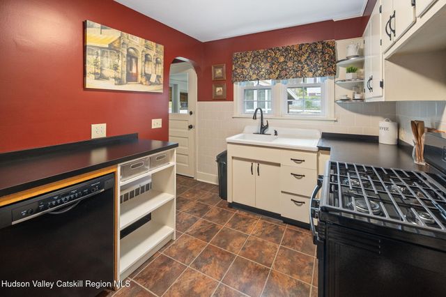 784 6th Avenue, Troy, NY 12180